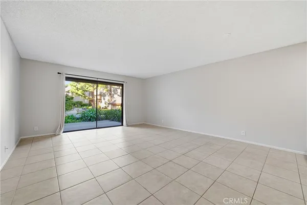 $2,350 | 82 Tangelo, Irvine, CA 92618