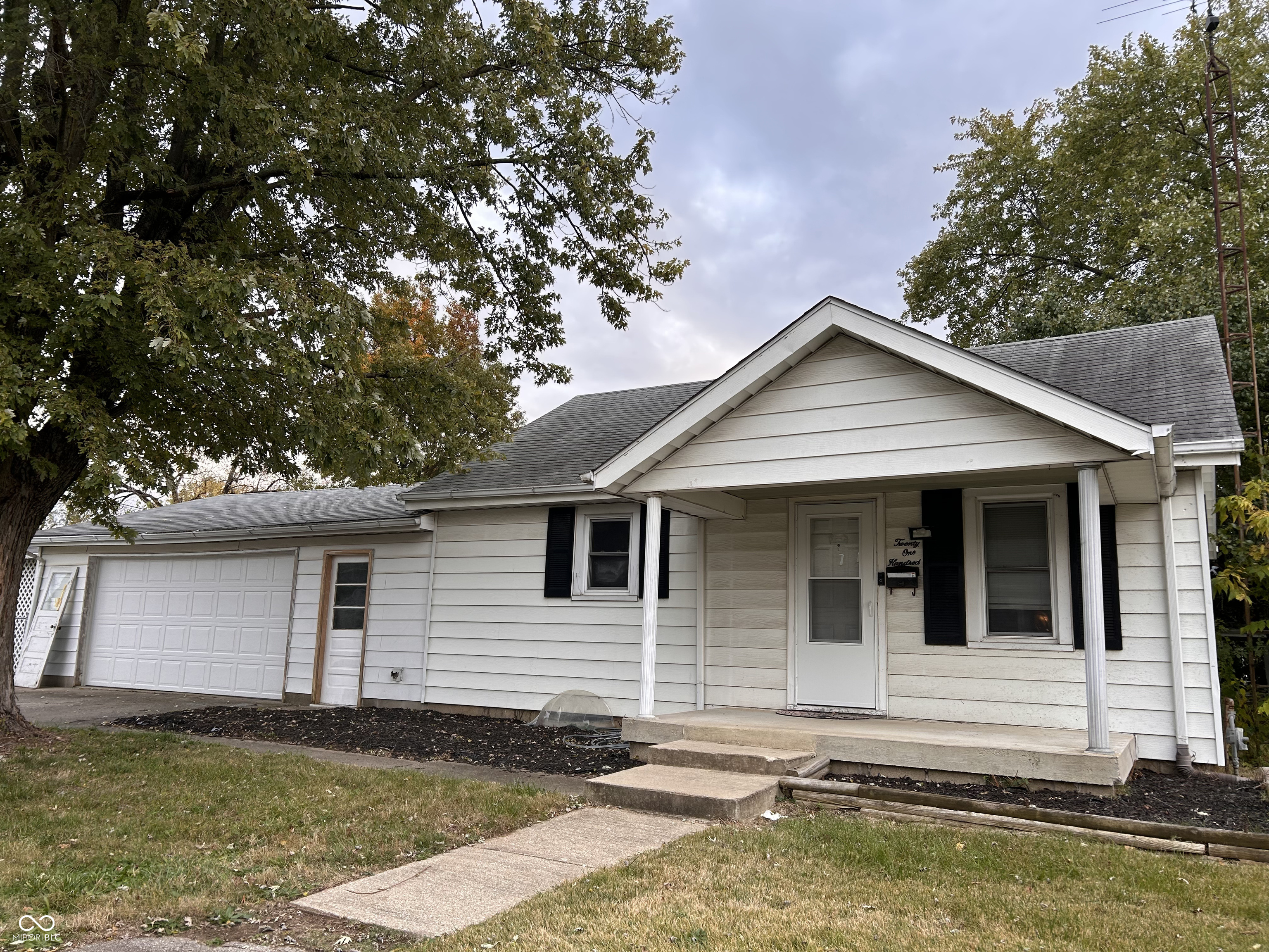 2100 12th Street Columbus, IN 47201 - Photo 1 of 20