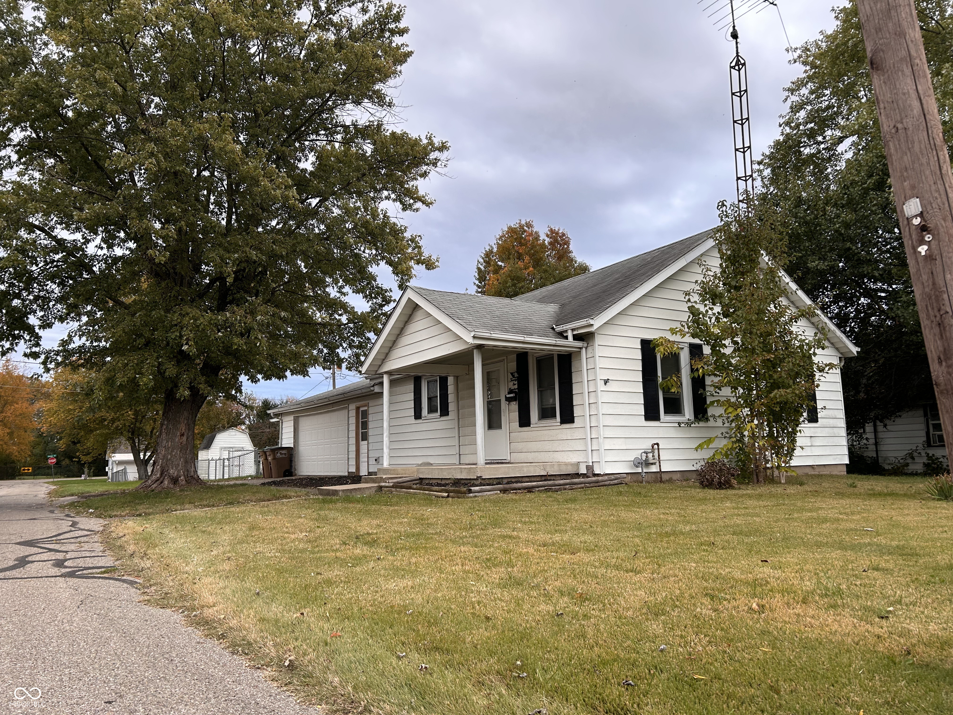 2100 12th Street Columbus, IN 47201 - Photo 3 of 20