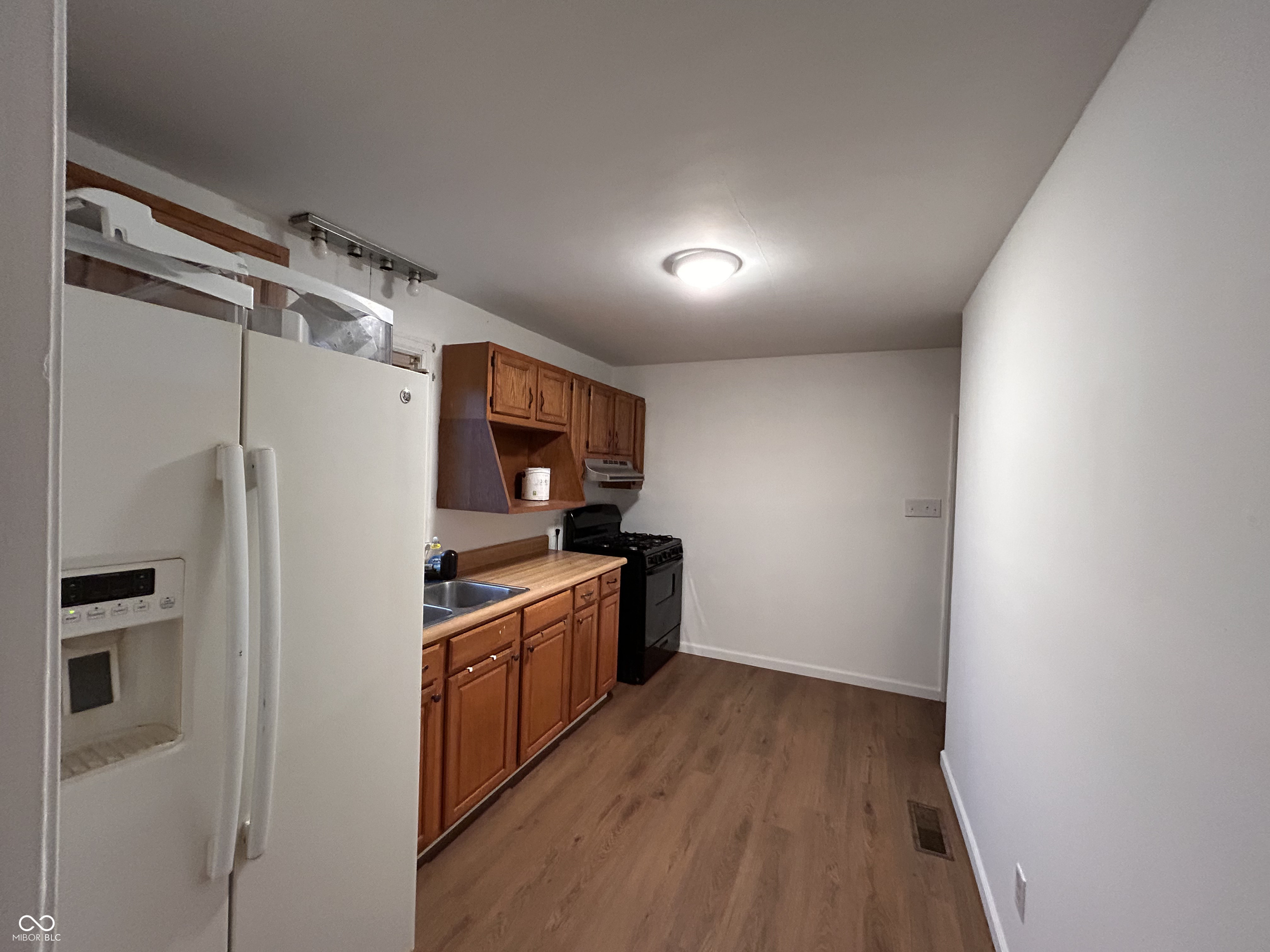 2100 12th Street Columbus, IN 47201 - Photo 5 of 20