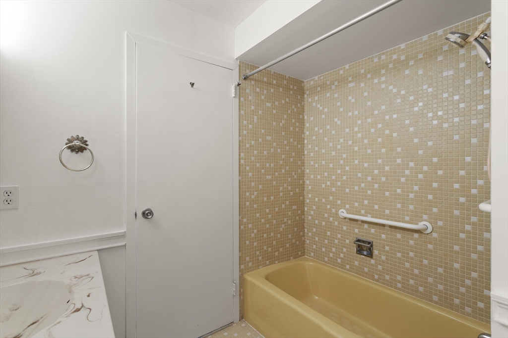 1008 Paradise Road, Unit 2R Swampscott, MA 01907 - Photo 13 of 18 a bathroom with a shower and a bath tub