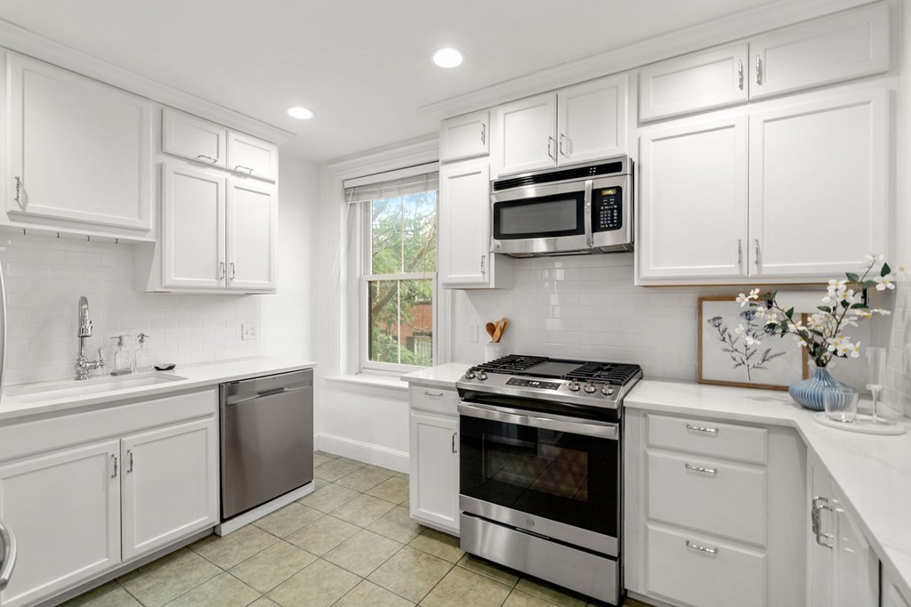 435 Main Street, Unit 2R Boston, MA 02129 - Photo 7 of 22 Gallery Image 7