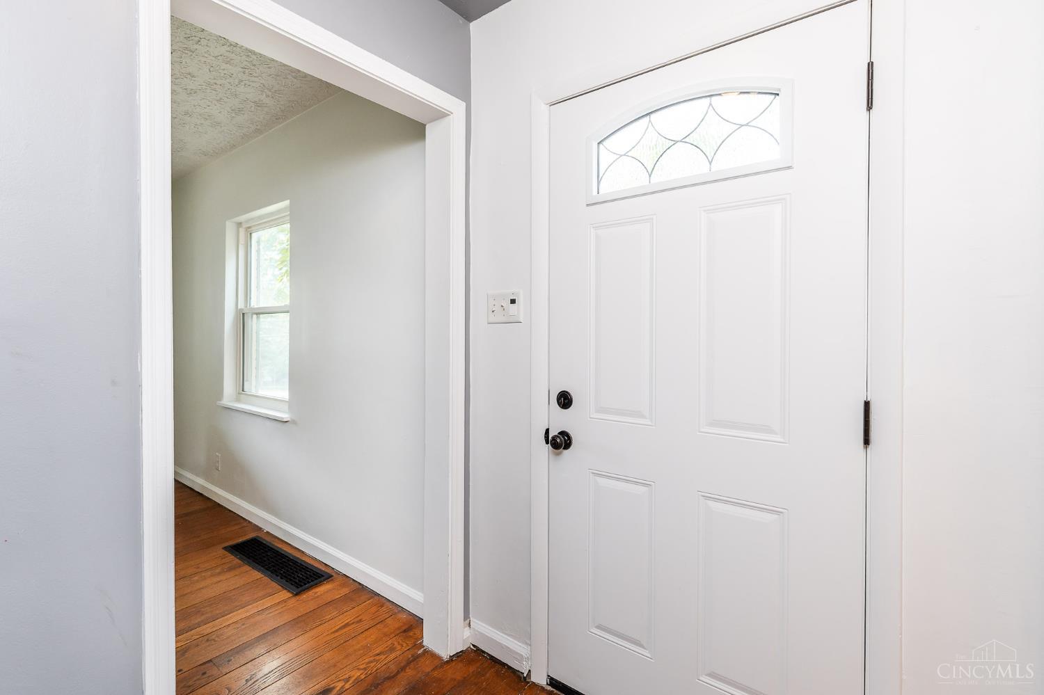 7527 Montgomery Road Cincinnati, OH 45236 - Photo 3 of 27