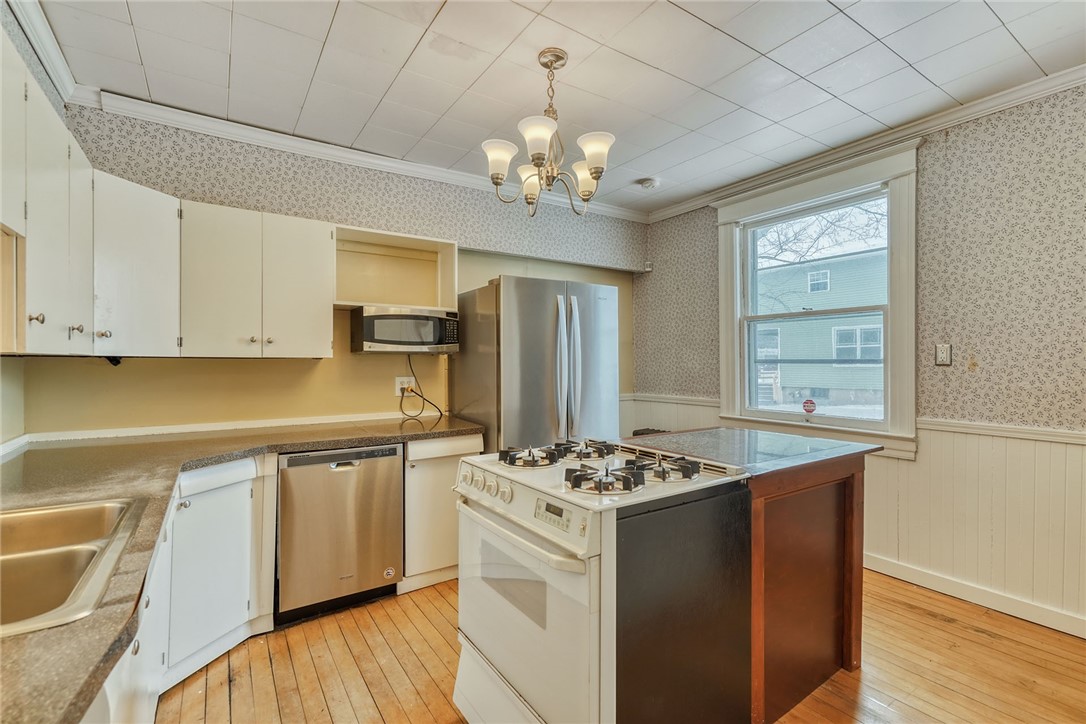 40 Stewart Street Rochester, NY 14620 - Photo 15 of 50 KITCHEN - WHITE & BRIGHT *SS APPLI * HARDWDS