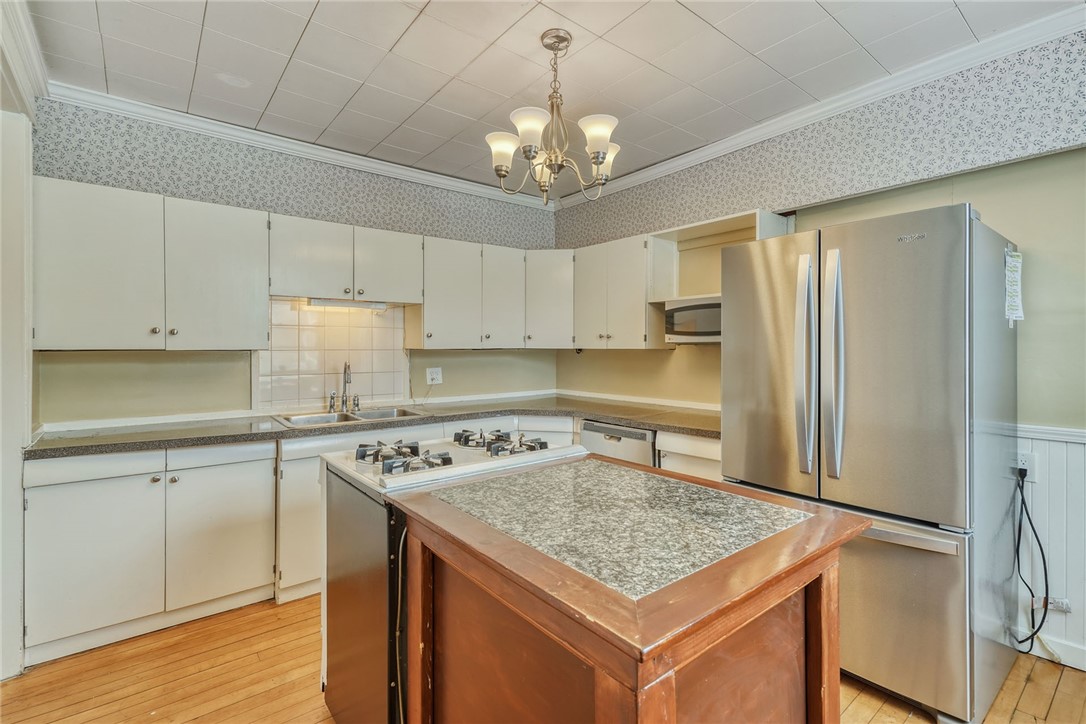 40 Stewart Street Rochester, NY 14620 - Photo 16 of 50 KITCHEN