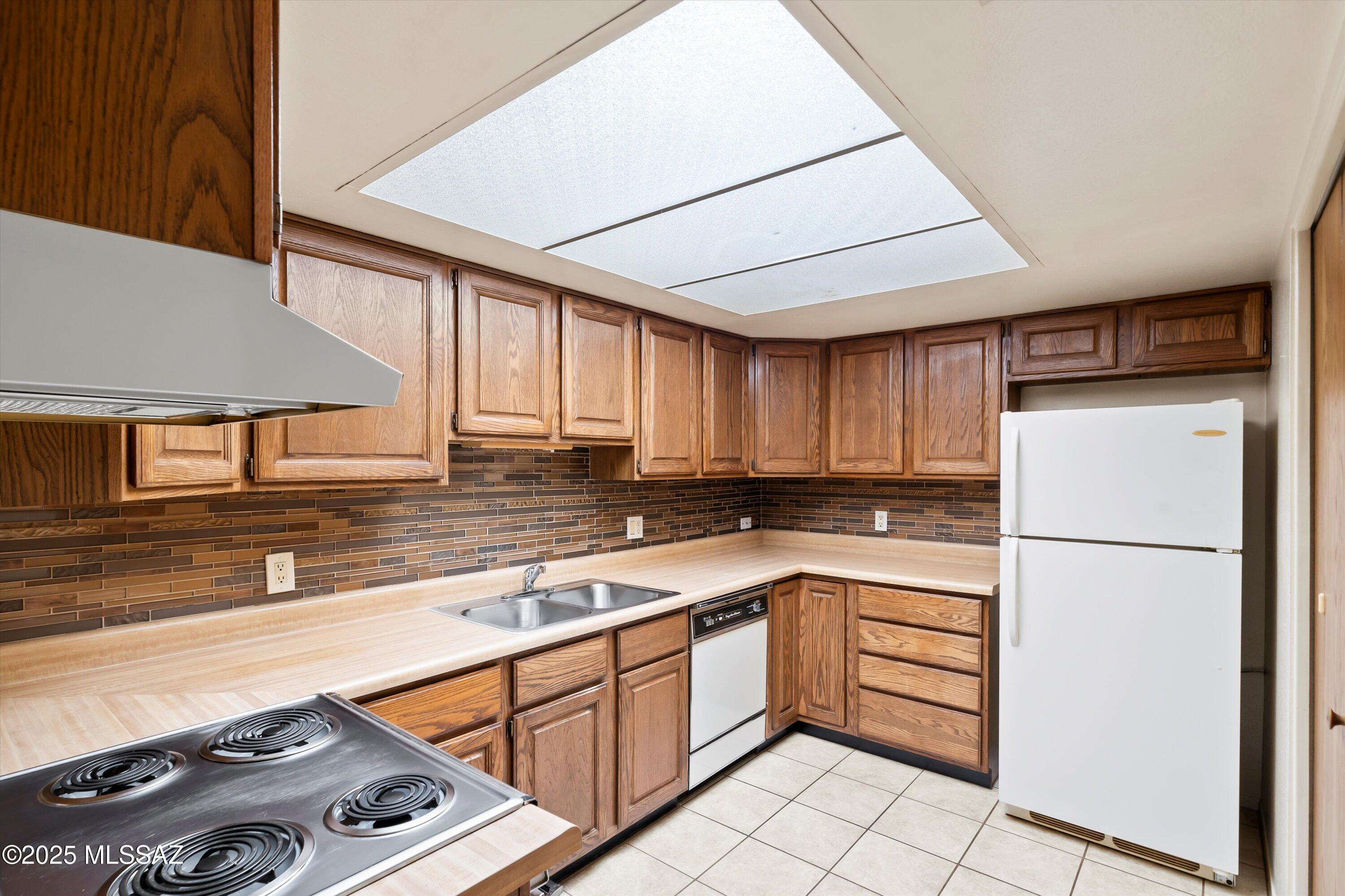 1949 North Swan Road, Unit 32 Tucson, AZ 85712 - Photo 4 of 24 Gallery Image 4