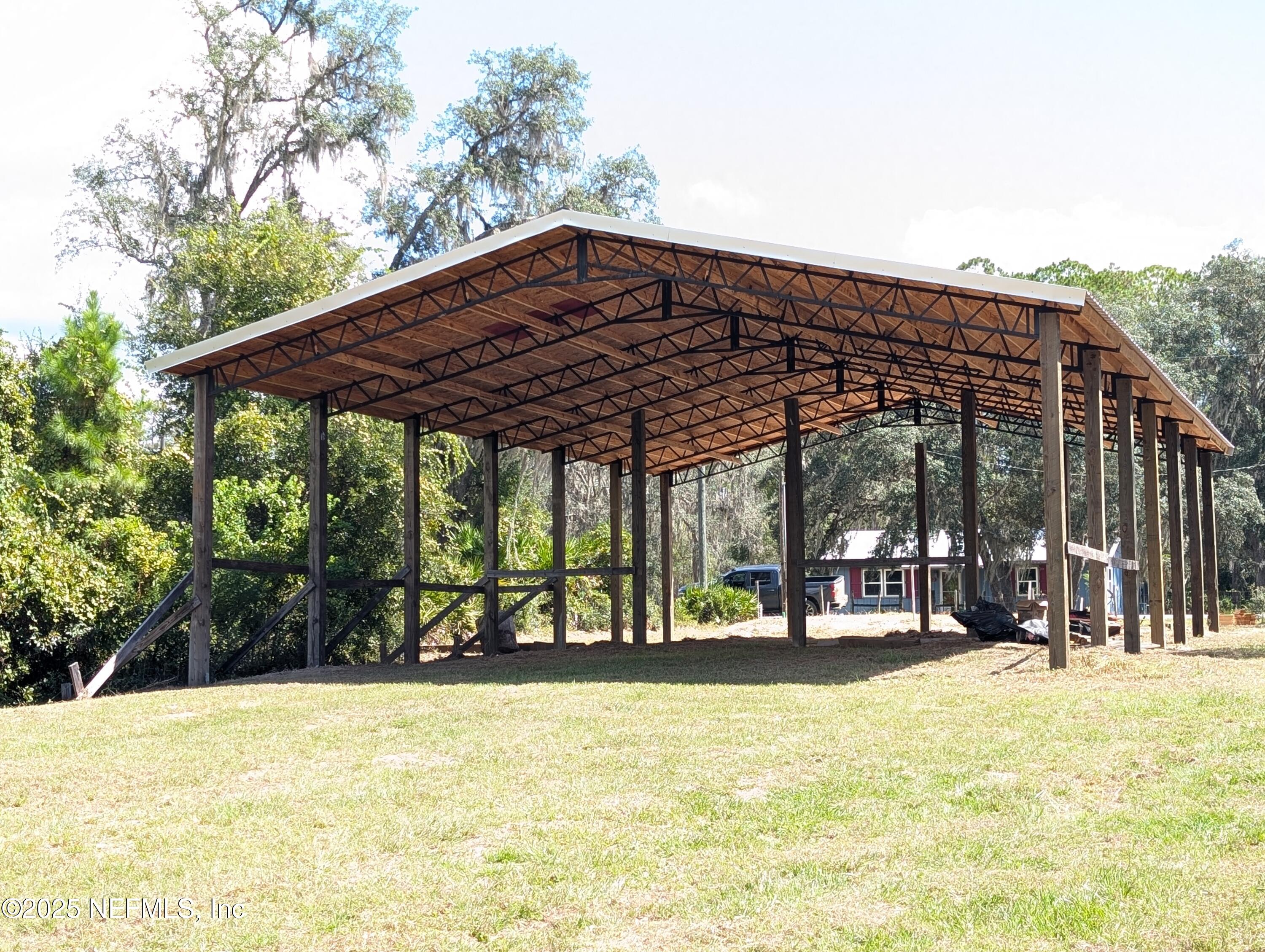 211 Ida Boulevard Interlachen, FL 32148 - Photo 3 of 12 a view of a chairs and table in the patio