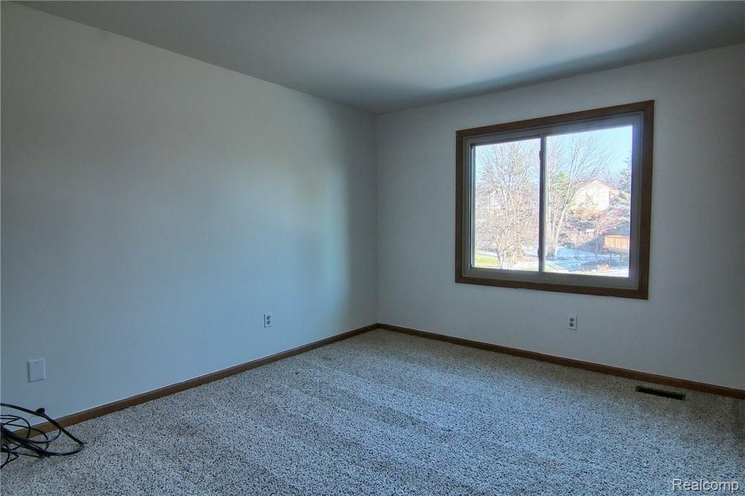 319 Old Ridge Court Rochester, MI 48309 - Photo 20 of 32 4th_Bedroom.jpg