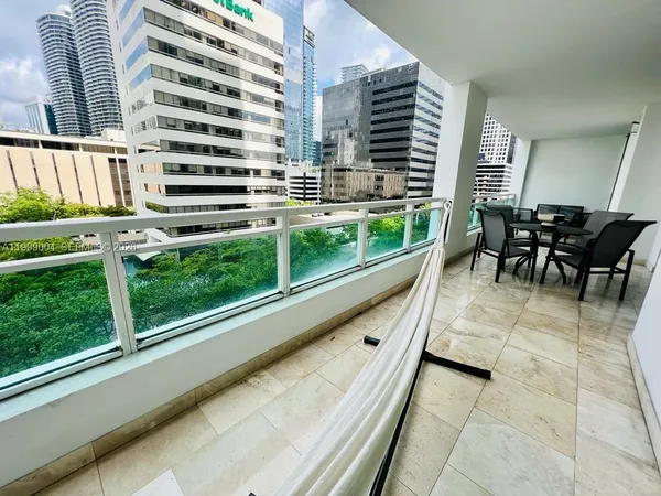 $4,300 | 951 Brickell Avenue, Unit 607, Miami, FL 33131