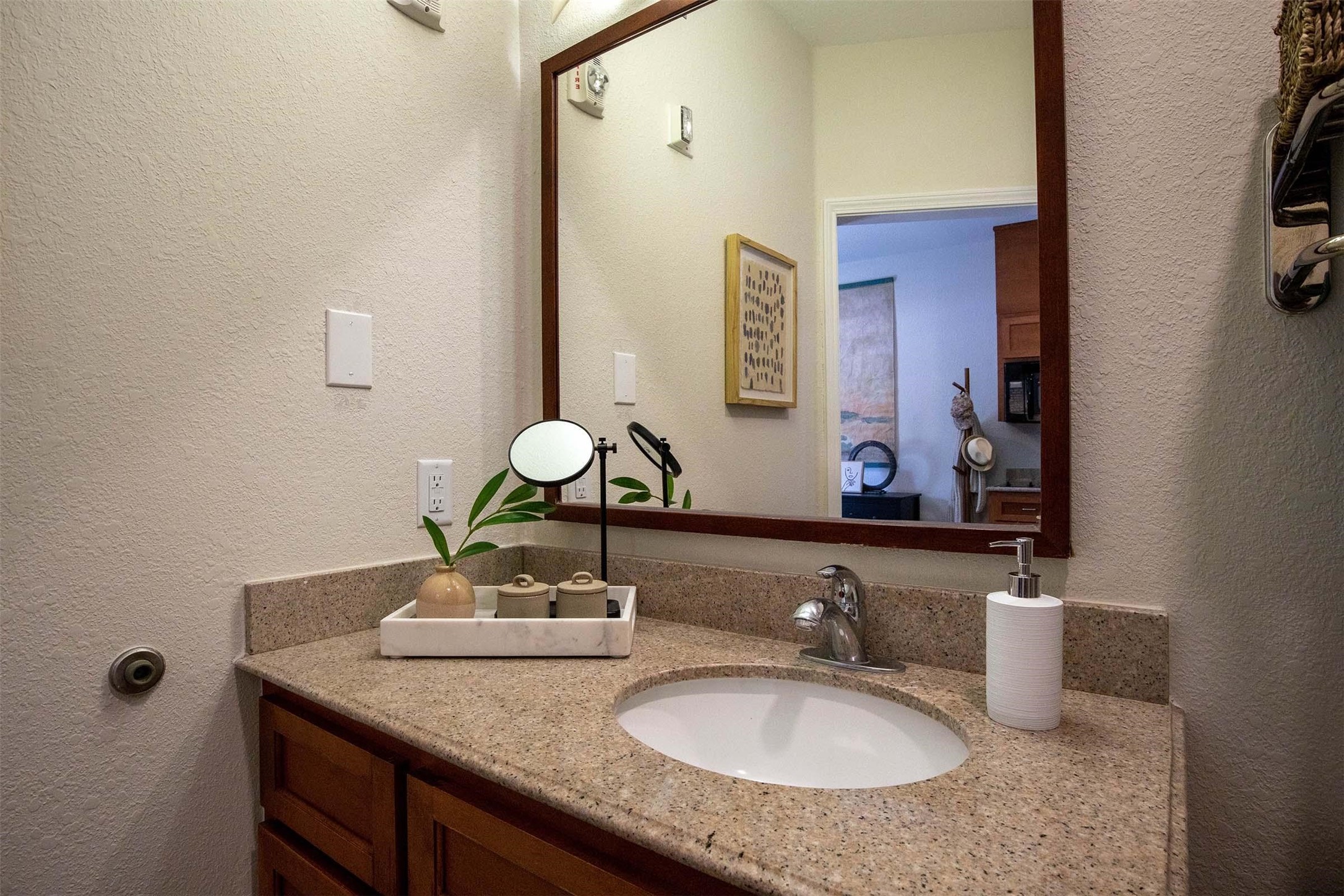 8719 Farm Market 1960 West Road, Unit 214 Houston, TX 77065 - Photo 4 of 50 a bathroom with a granite countertop sink and a mirror