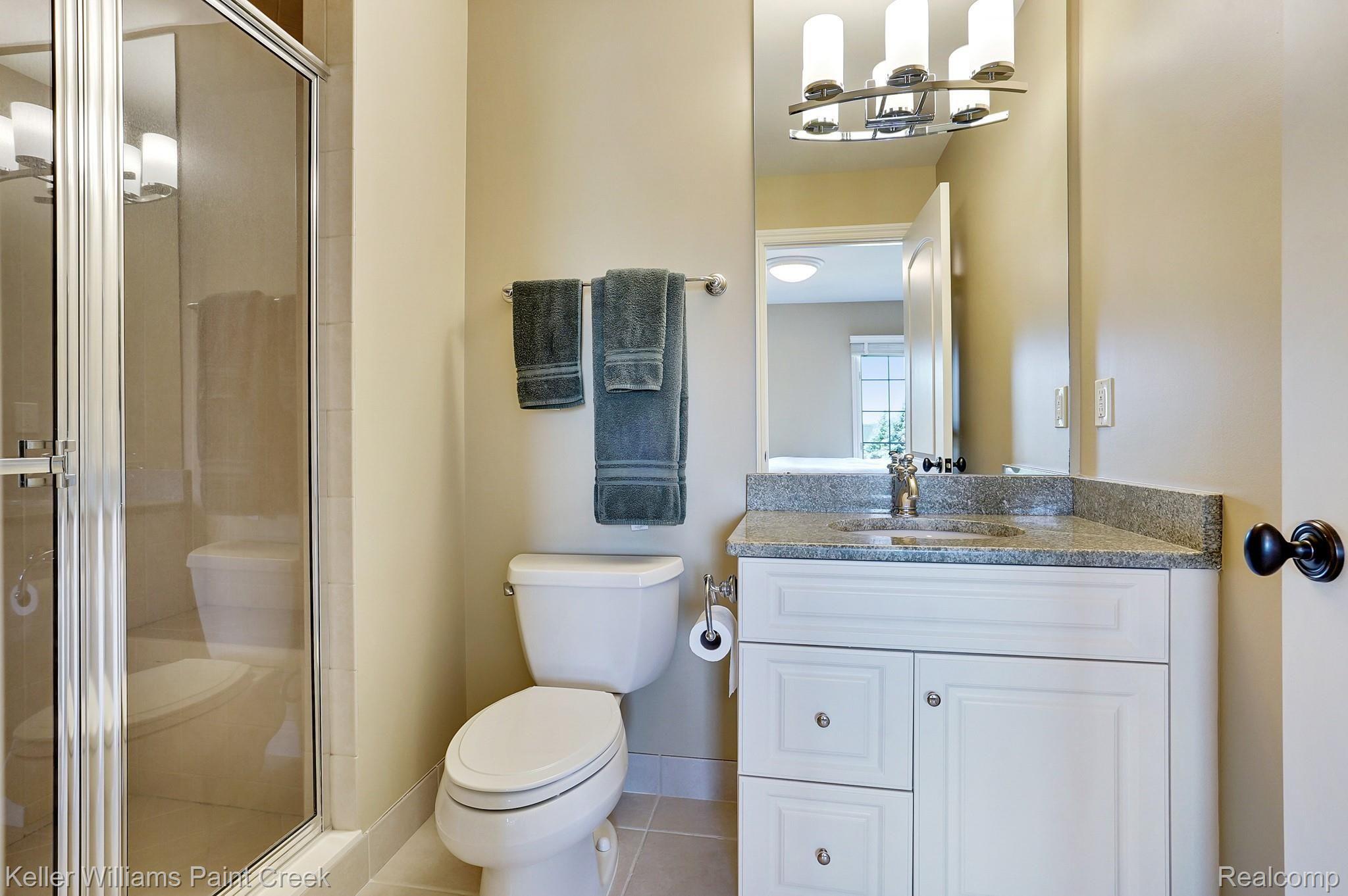 2801 North Addison Circle Rochester, MI 48306 - Photo 51 of 55 Private Guest EnSuite