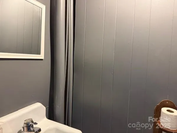 a view of field with grass and trees