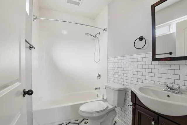 $3,775 | 1614 West 39th Place, Los Angeles, CA 90062