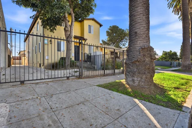 $3,775 | 1614 West 39th Place, Los Angeles, CA 90062