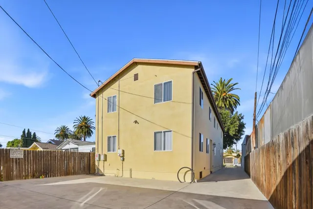 $3,775 | 1614 West 39th Place, Los Angeles, CA 90062