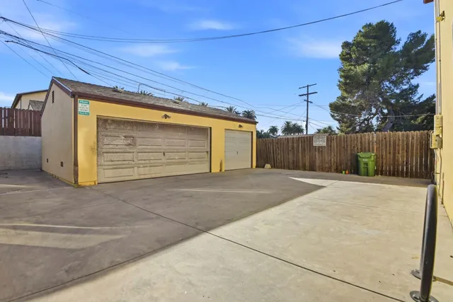 $3,775 | 1614 West 39th Place, Los Angeles, CA 90062