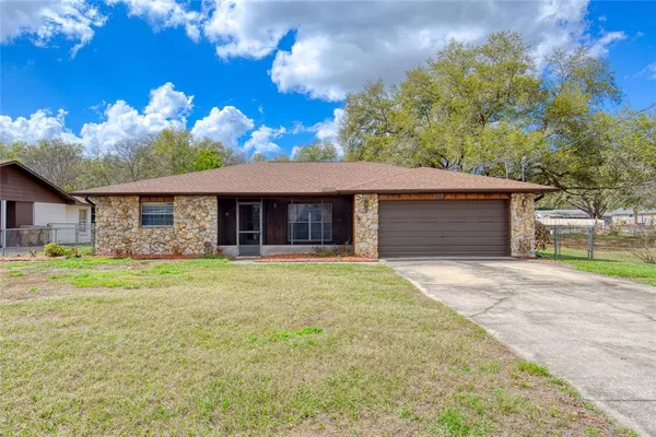 $350,000 | 27727 Lois Drive, Tavares, FL 32778