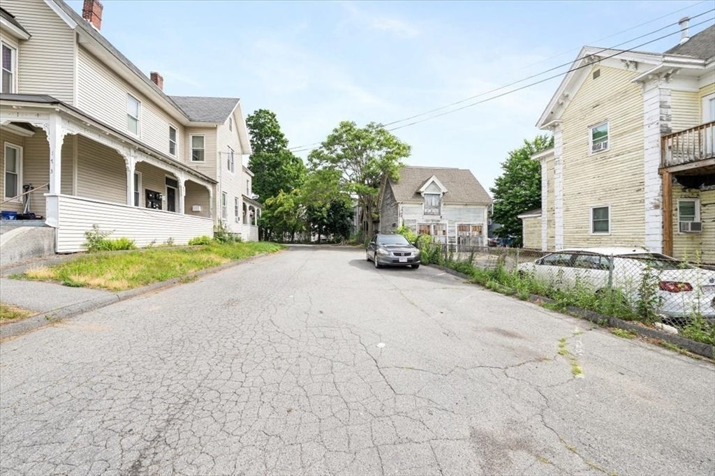 173 Branch Street Lowell, MA 01851 - Photo 4 of 33