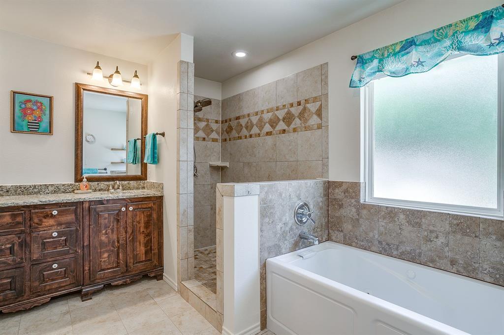 216 Lovers Path Drive Springtown, TX 76082 - Photo 13 of 31
