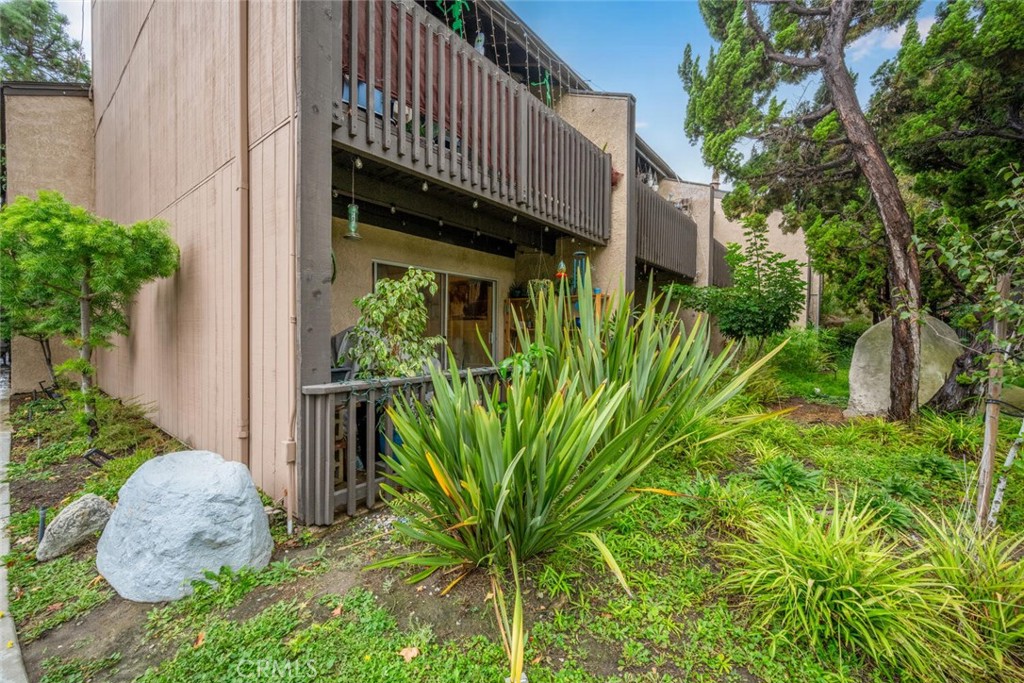 7890 East Spring Street, Unit 4W Long Beach, CA 90815 - Photo 27 of 36 a view of a backyard with plants