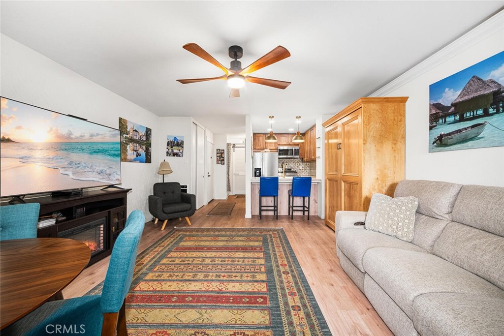 7890 East Spring Street, Unit 4W Long Beach, CA 90815 - Photo 5 of 36 a living room with furniture and a flat screen tv