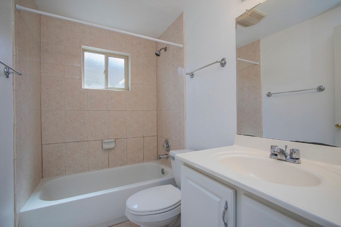 1620 Hawthorne Street, Unit 2 Houston, TX 77006 - Photo 12 of 19