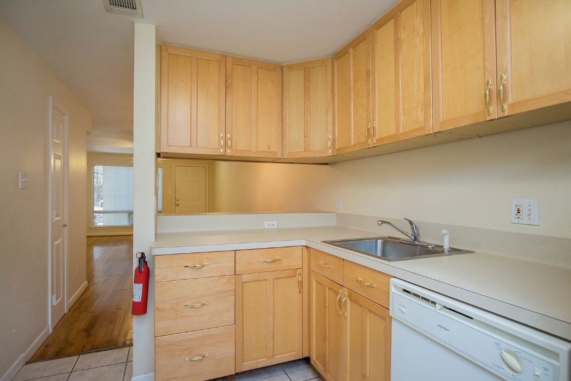 1620 Hawthorne Street, Unit 2 Houston, TX 77006 - Photo 7 of 19