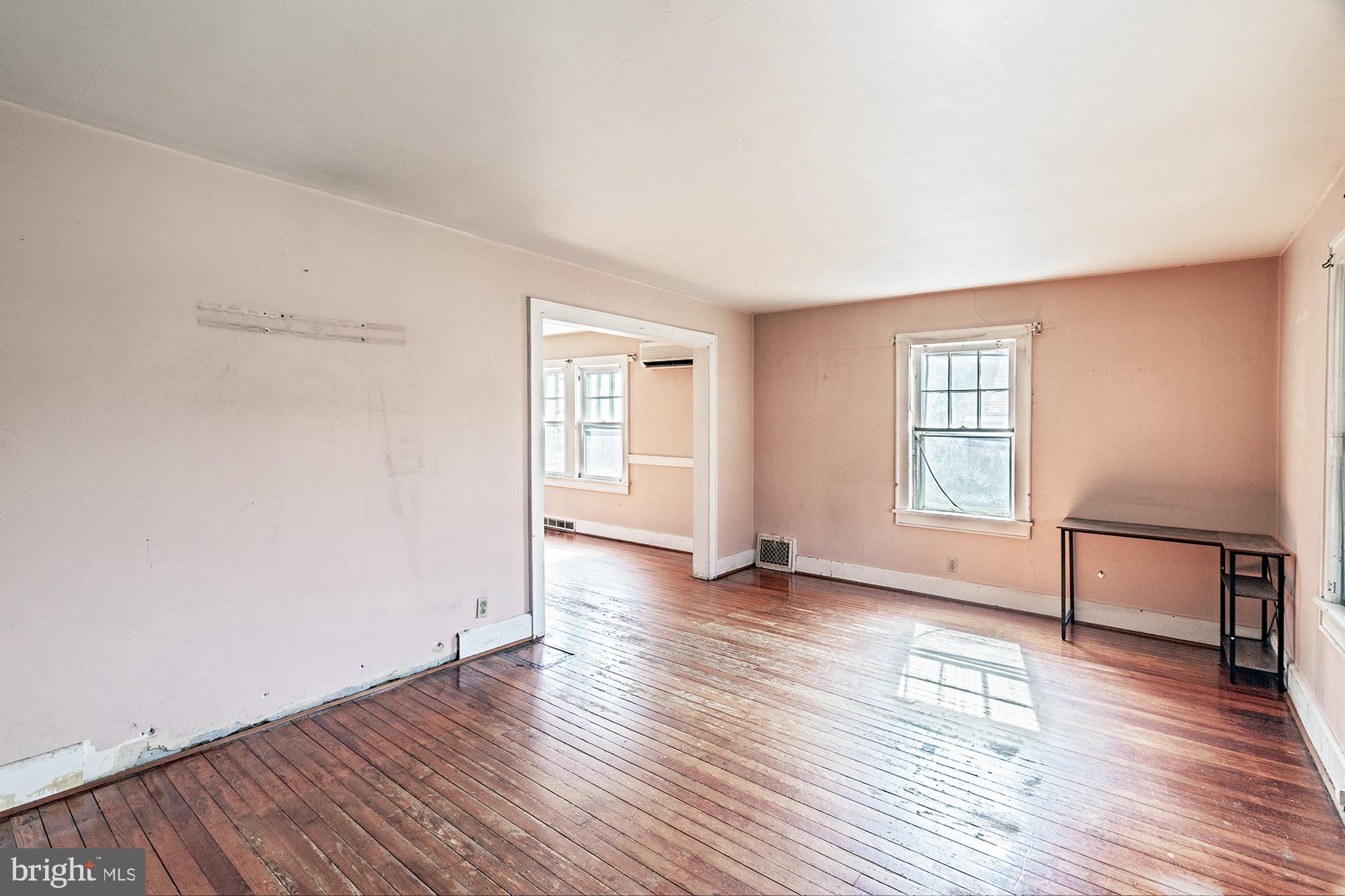 286 Morrison Avenue Salem, NJ 08079 - Photo 3 of 27 living room