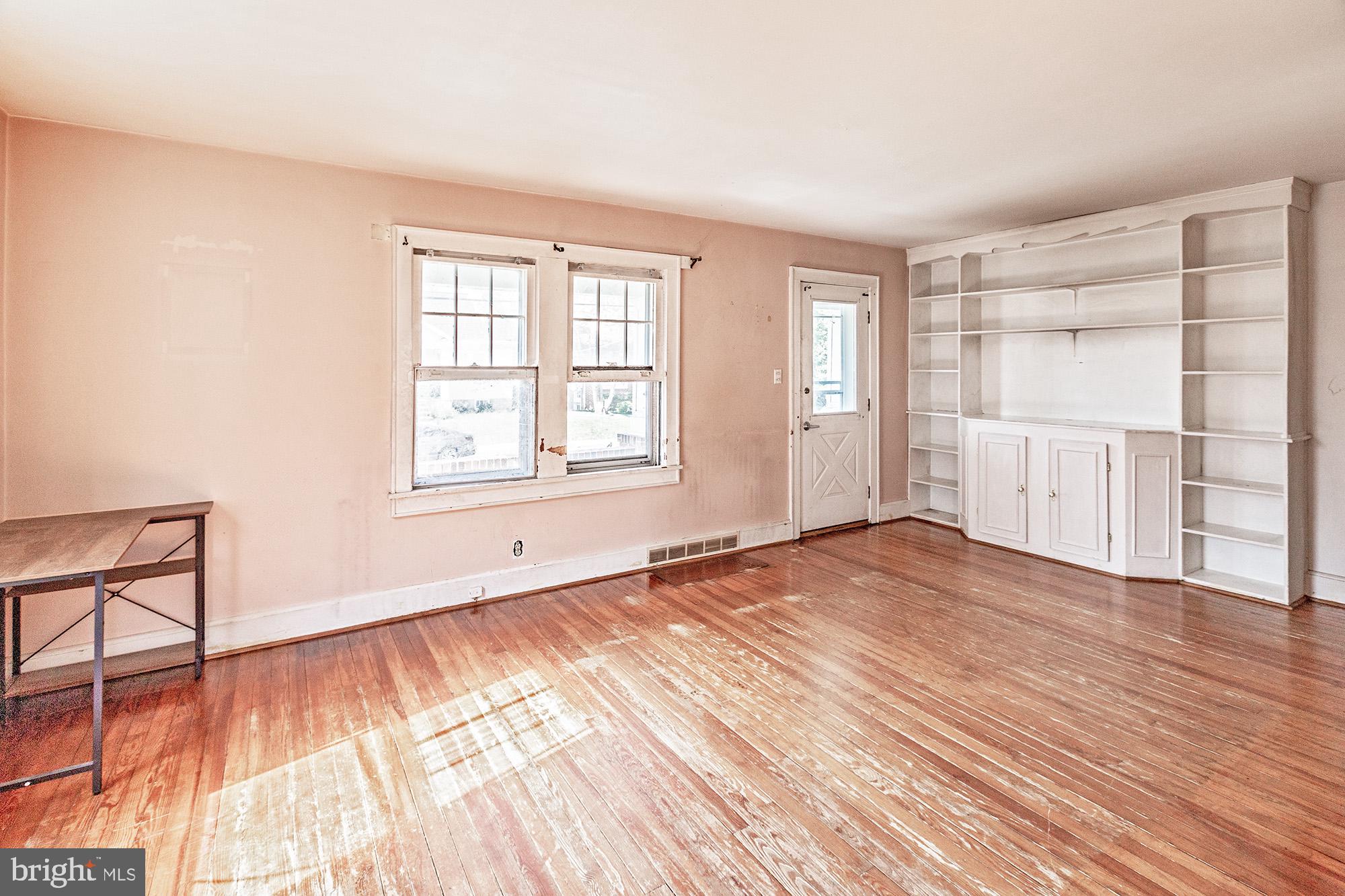 286 Morrison Avenue Salem, NJ 08079 - Photo 4 of 27 living room