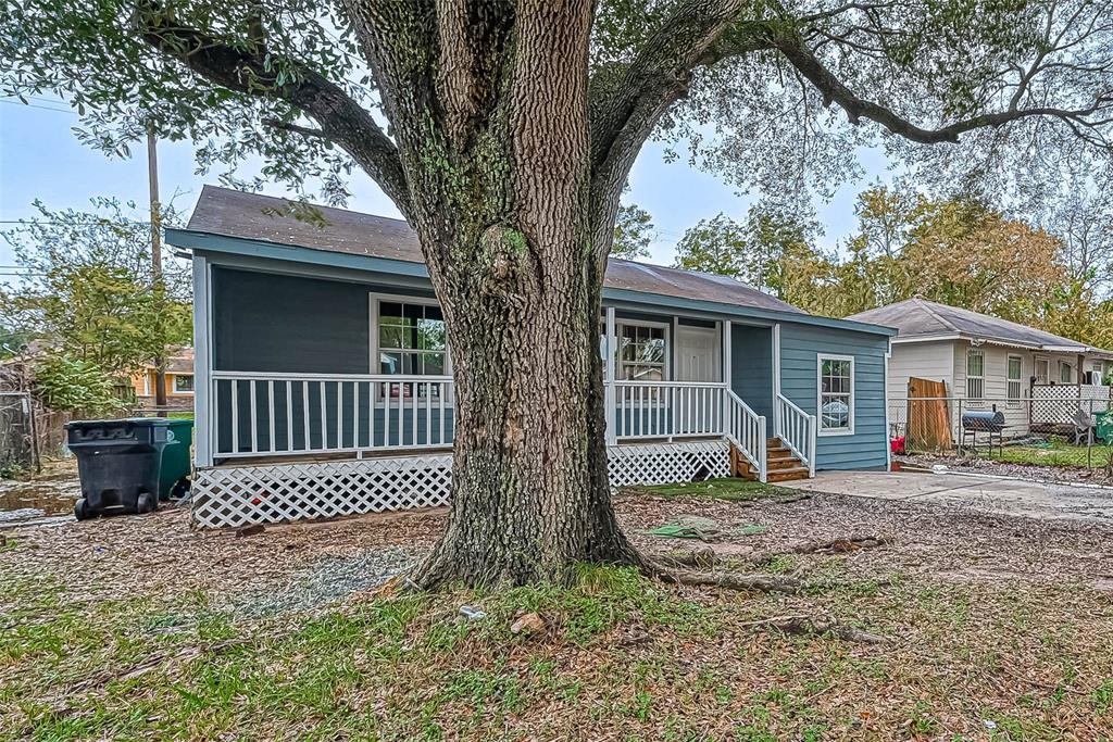7028 St Augustine Street Houston, TX 77021 - Photo 2 of 15