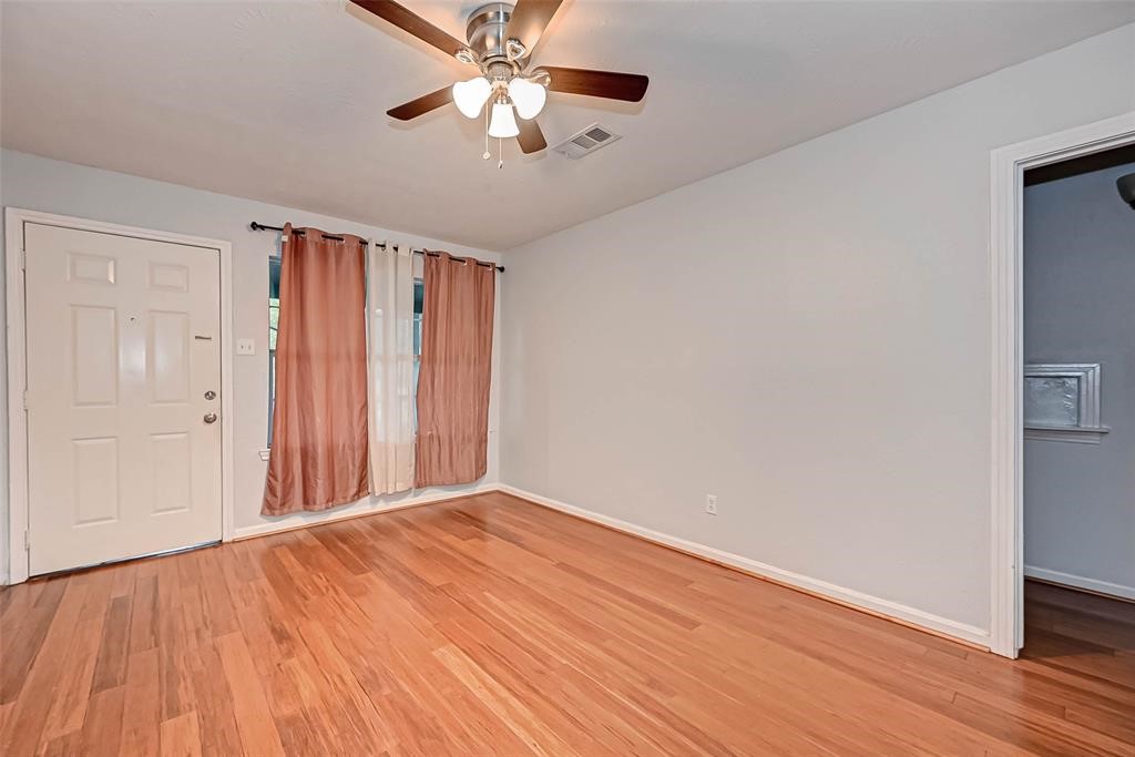 7028 St Augustine Street Houston, TX 77021 - Photo 3 of 15