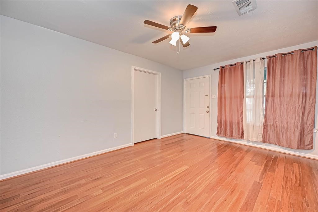 7028 St Augustine Street Houston, TX 77021 - Photo 4 of 15