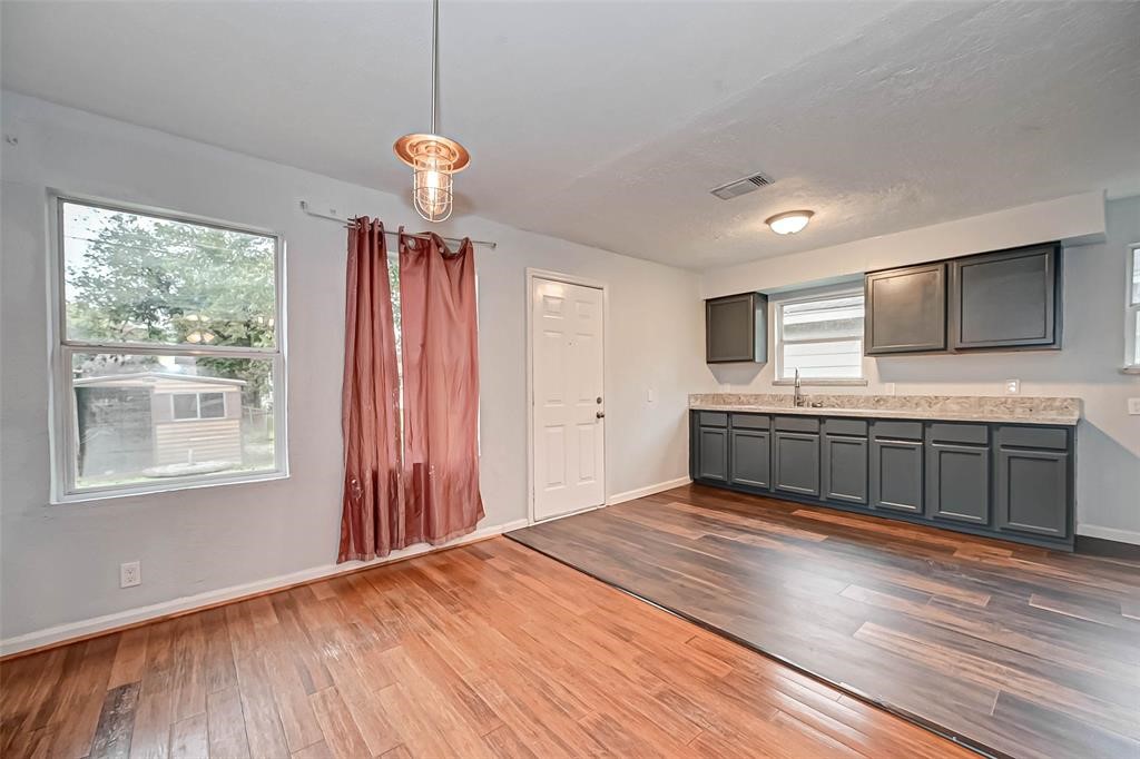 7028 St Augustine Street Houston, TX 77021 - Photo 6 of 15