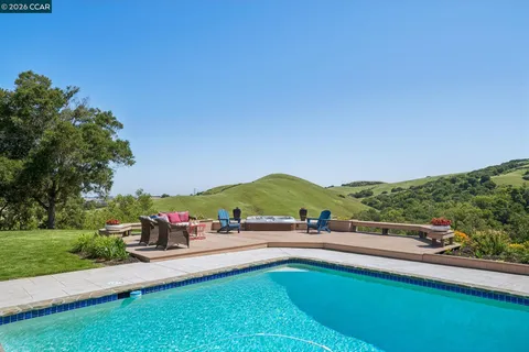 $2,995,000 | 1933 Joseph Drive, Moraga, CA 94556