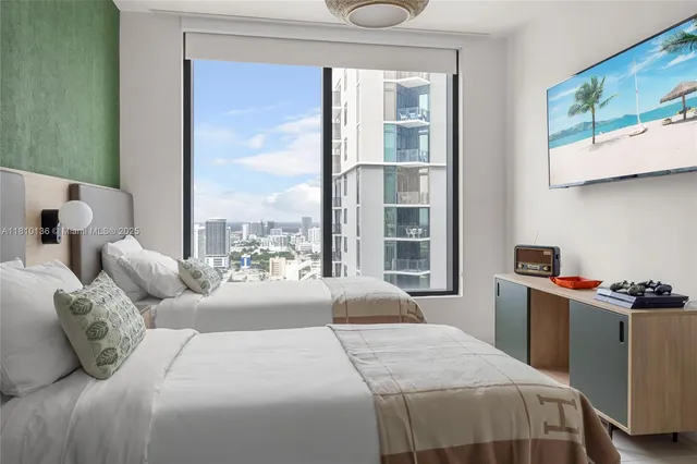 $9,000 | 159 Northeast 6th Street, Unit 3615, Miami, FL 33132