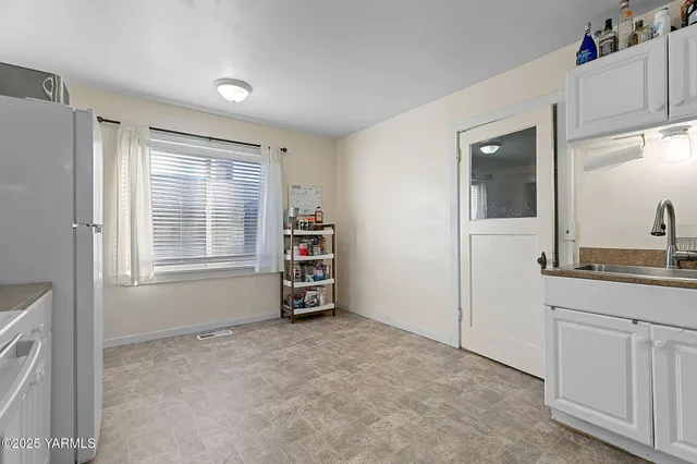 $259,500 | 419 West 3rd Street, Wapato, WA 98951