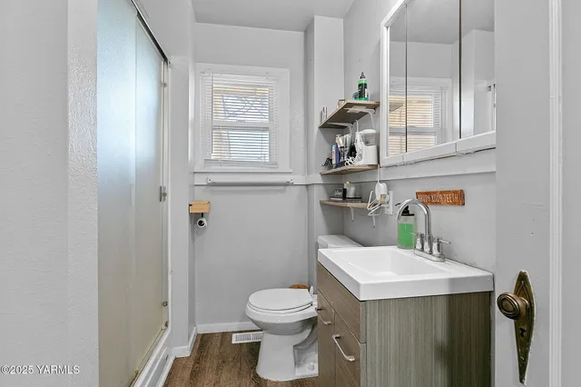 $259,500 | 419 West 3rd Street, Wapato, WA 98951