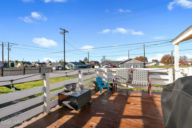 $259,500 | 419 West 3rd Street, Wapato, WA 98951