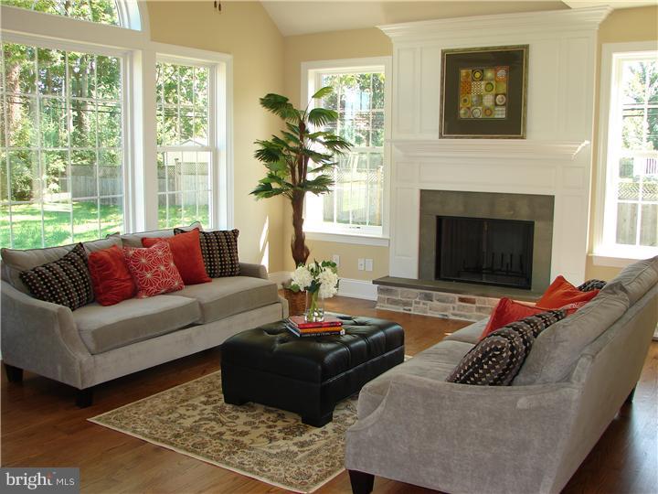 8 West Golf View Road, Unit 5 Havertown, PA 19083 - Photo 14 of 25 Family Room