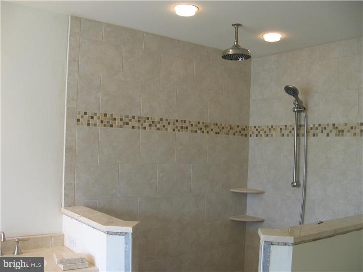 8 West Golf View Road, Unit 5 Havertown, PA 19083 - Photo 17 of 25 Master Bathroom