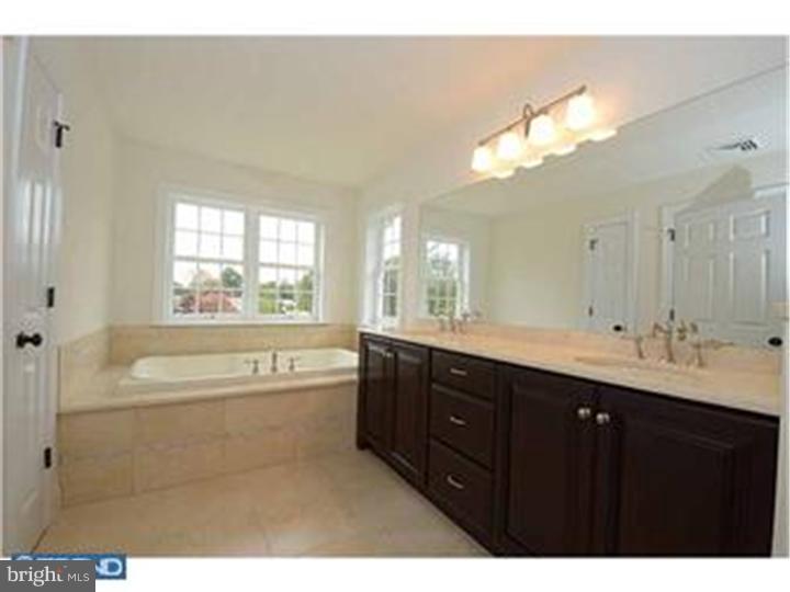 8 West Golf View Road, Unit 5 Havertown, PA 19083 - Photo 18 of 25 Master Bathroom