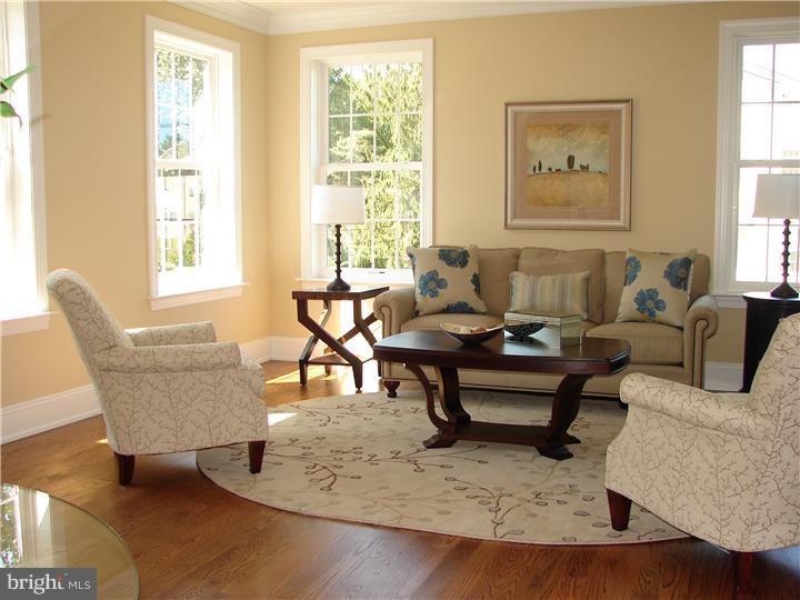 8 West Golf View Road, Unit 5 Havertown, PA 19083 - Photo 6 of 25 Living Room