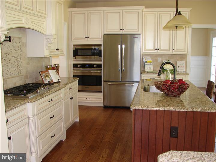 8 West Golf View Road, Unit 5 Havertown, PA 19083 - Photo 9 of 25 Kitchen