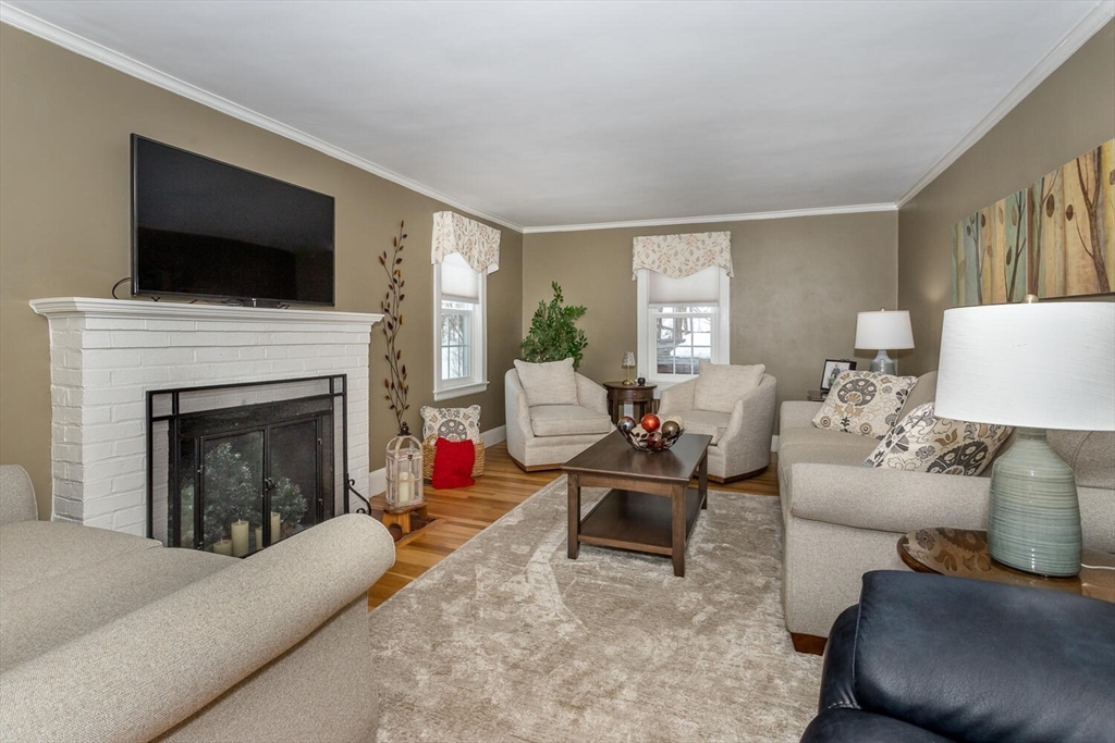 20 Forrest Road Walpole, MA 02081 - Photo 2 of 19