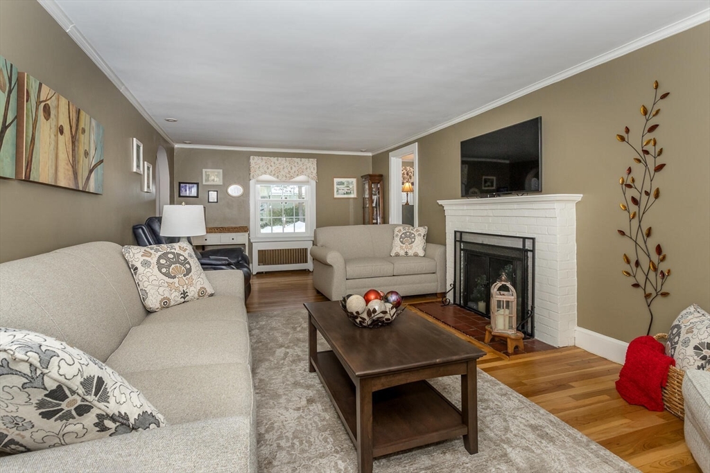 20 Forrest Road Walpole, MA 02081 - Photo 3 of 19