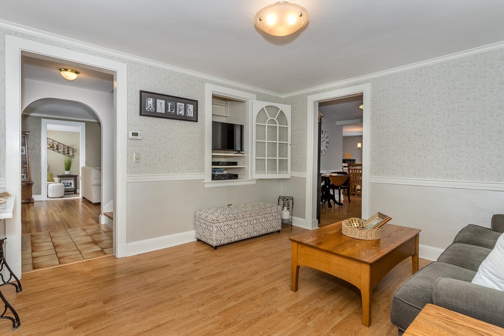 20 Forrest Road Walpole, MA 02081 - Photo 6 of 19