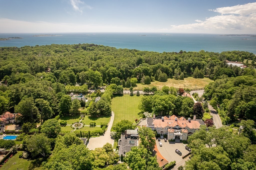 11 Thissell Street, Unit 3 Beverly, MA 01915 - Photo 21 of 31 a view of a city