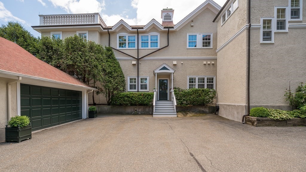 11 Thissell Street, Unit 3 Beverly, MA 01915 - Photo 25 of 31 a view of a house with a yard