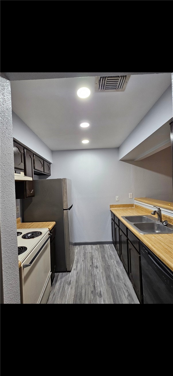 6702 Everhart Road, Unit K 104 Corpus Christi, TX 78413 - Photo 5 of 13 a view of kitchen with cabinets