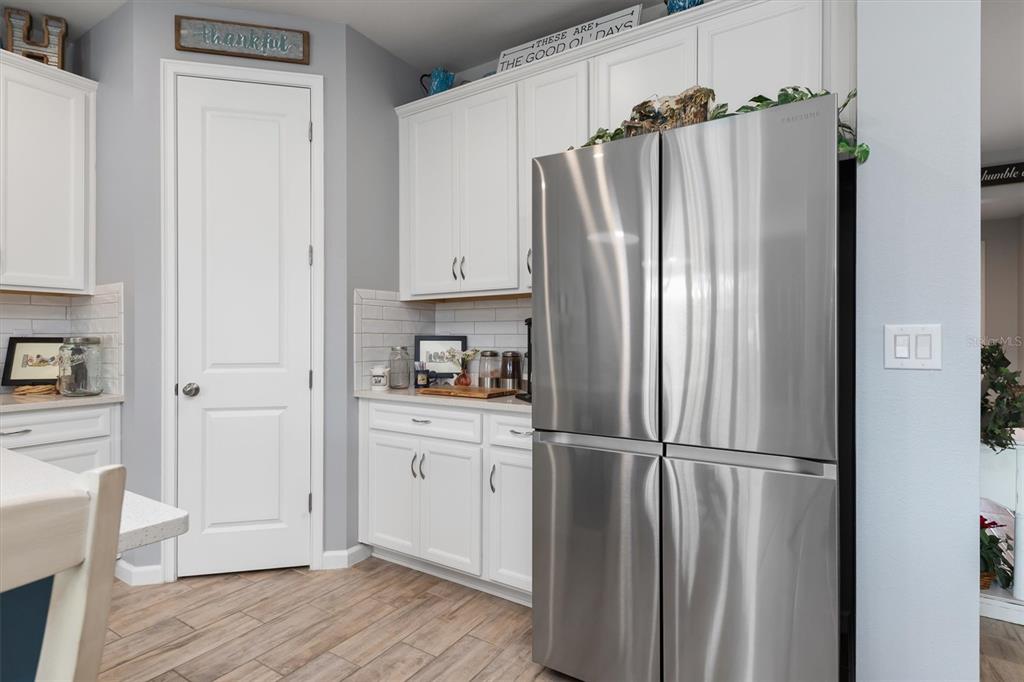 11819 Sistine Lane Venice, FL 34293 - Photo 17 of 90 a kitchen with stainless steel appliances granite countertop a refrigerator and a sink